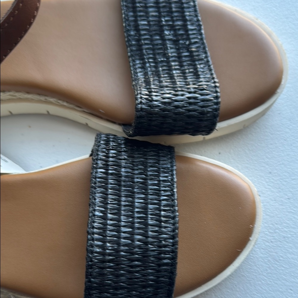 Ana Brown and Black Sandals - Picture 6 of 8